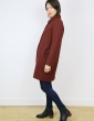 patron de couture Manteau Merci dans lainage Bordeaux Pretty Mercerie, version boutonnée froufrou de poche, vue de profil avec poches