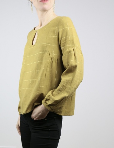 Blouse Petites Choses en coton jaune-vert rayé or Henri & Henriette, version décolleté goutte et dos plein, vue de profil