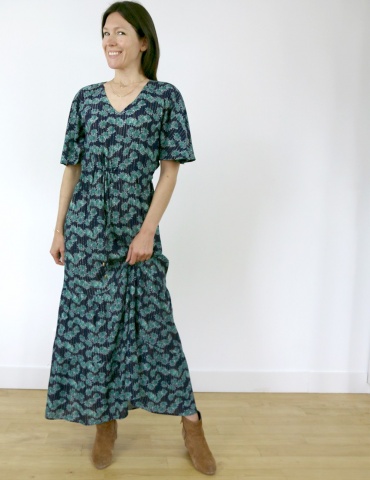 Robe Helios version longue et petites manches, dans une viscose marine et verte , vue de 3/4 gauche