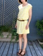 patron de couture Robe Tokyo réalisée dans le tissu abstract jaune de chez Atelier Brunette, vue de 3/4