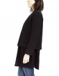 patron de couture Veste Claudie réalisée sans col Claudine dans un lainage noir, vue de profil